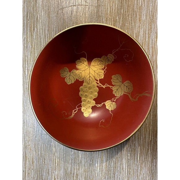 Two VTG/Antique Asian Lacquer Ware Bowls - Goldfish & Grapes Design in Gold - Picture 4 of 7